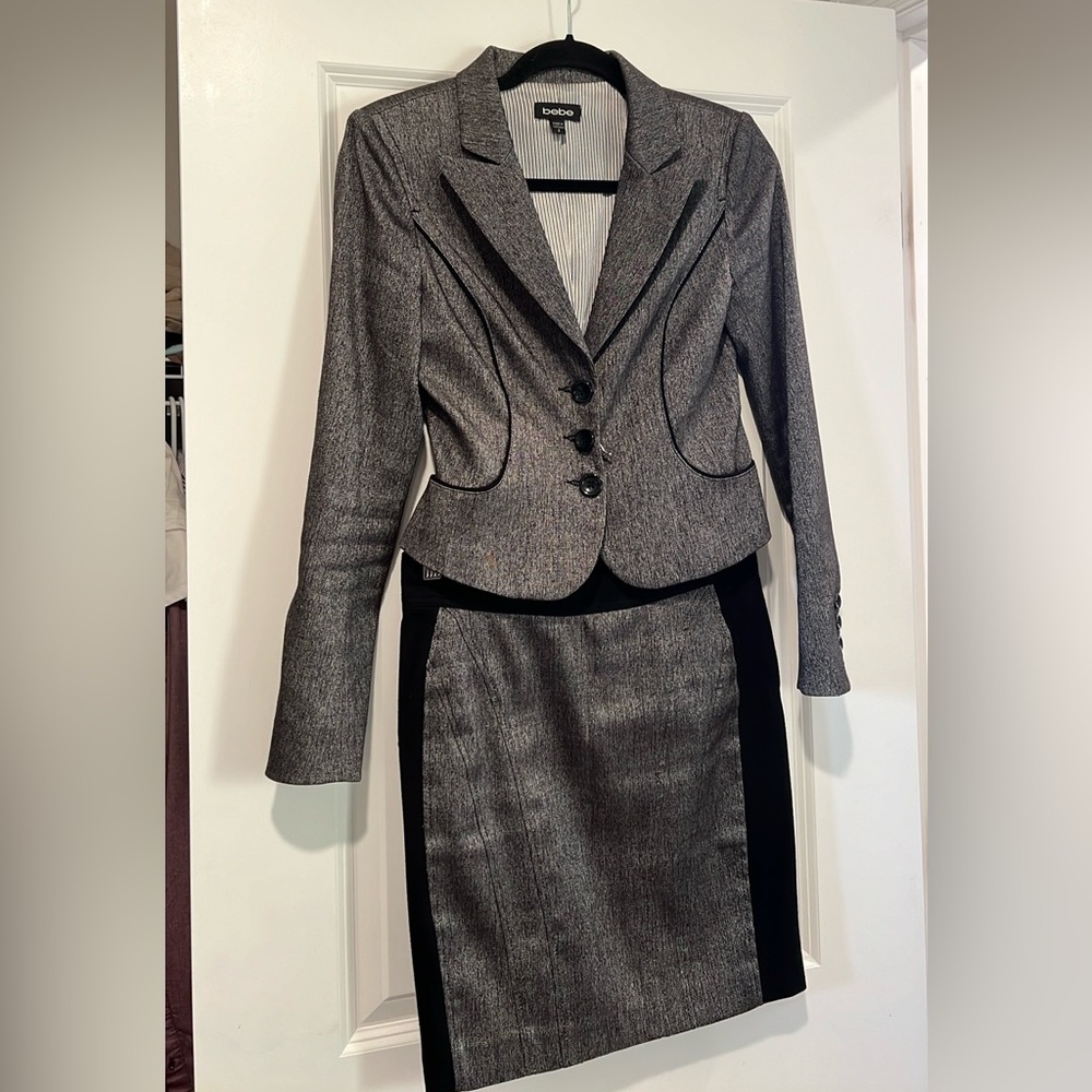 Women’s blazer and skirt suits set